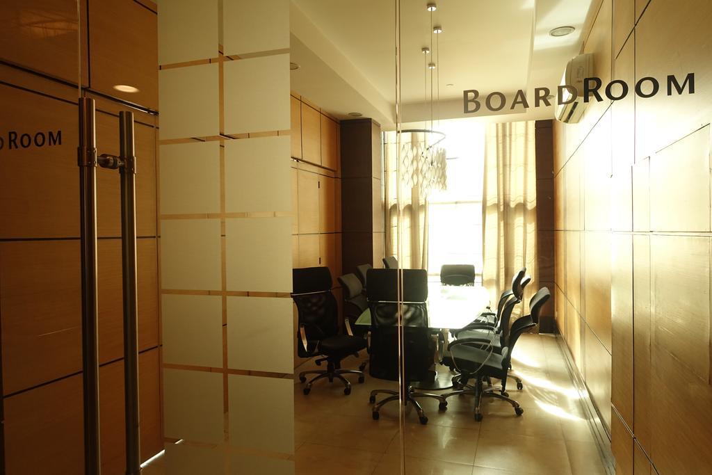 Luxury Condo At Forbeswood Parklane The Fort Bgc Makati City Zewnętrze zdjęcie